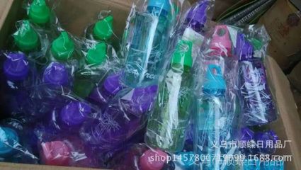 2017江湖地摊爆款 摔不破太空杯的5元生意经